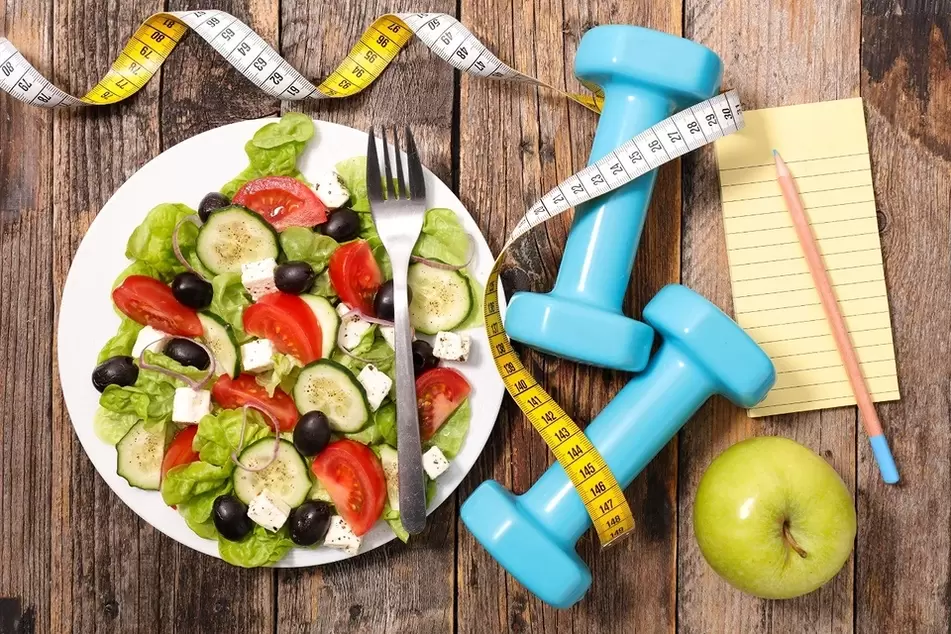 Una dieta baja en calorías en la dieta Favorita, junto con el entrenamiento, lo ayudará a perder peso de manera efectiva. 