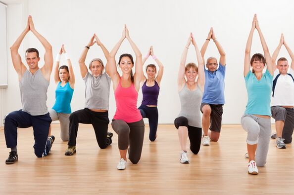 El yoga clásico para principiantes se domina mejor en clases grupales