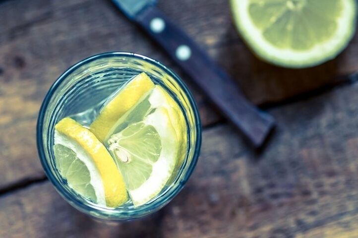 agua con limon para bajar de peso